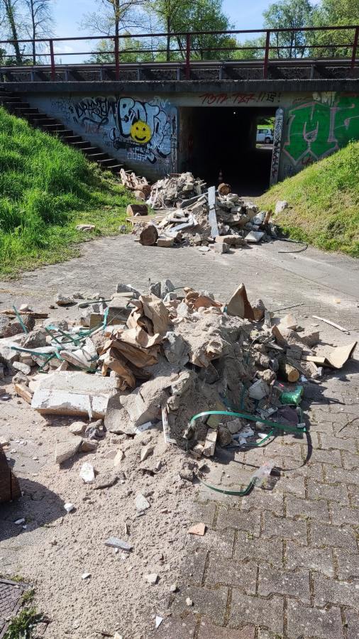 Dreiste illegale Müllablagerung in Laubenheim – Zeugen gesucht