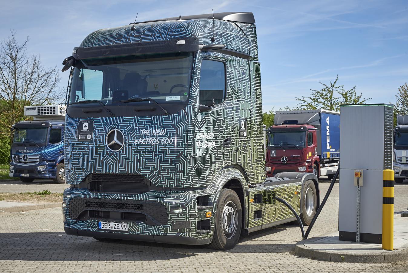 Mercedes-Benz Trucks durchbricht Schallmauer beim elektrischen Laden mit 1.000 Kilowatt Leistung