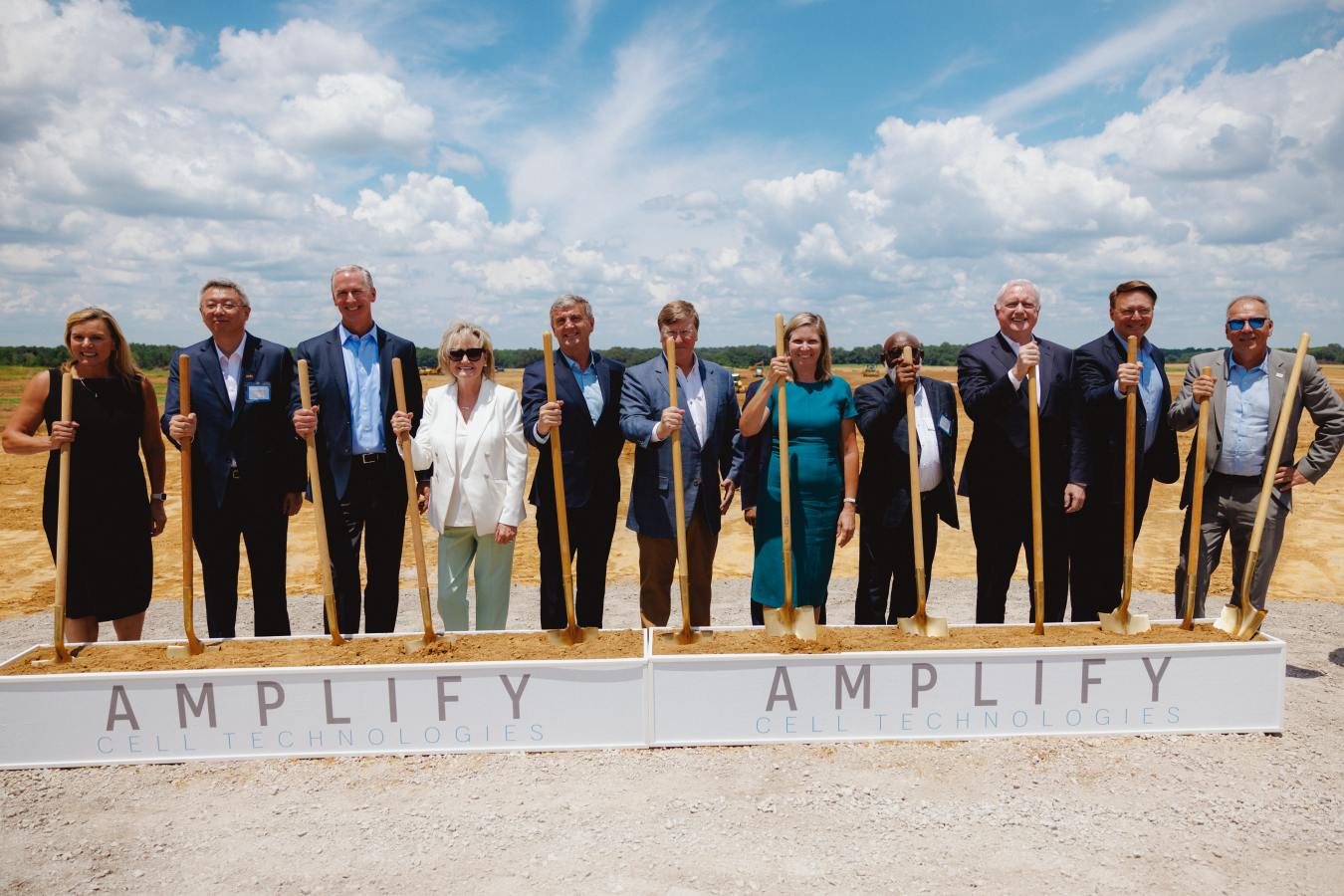 Amplify Cell Technologies, ein Joint Venture zwischen Accelera by Cummins, Daimler Truck und PACCAR, beginnt mit dem Bau einer Batteriezellenfabrik im US-Bundesstaat Mississippi