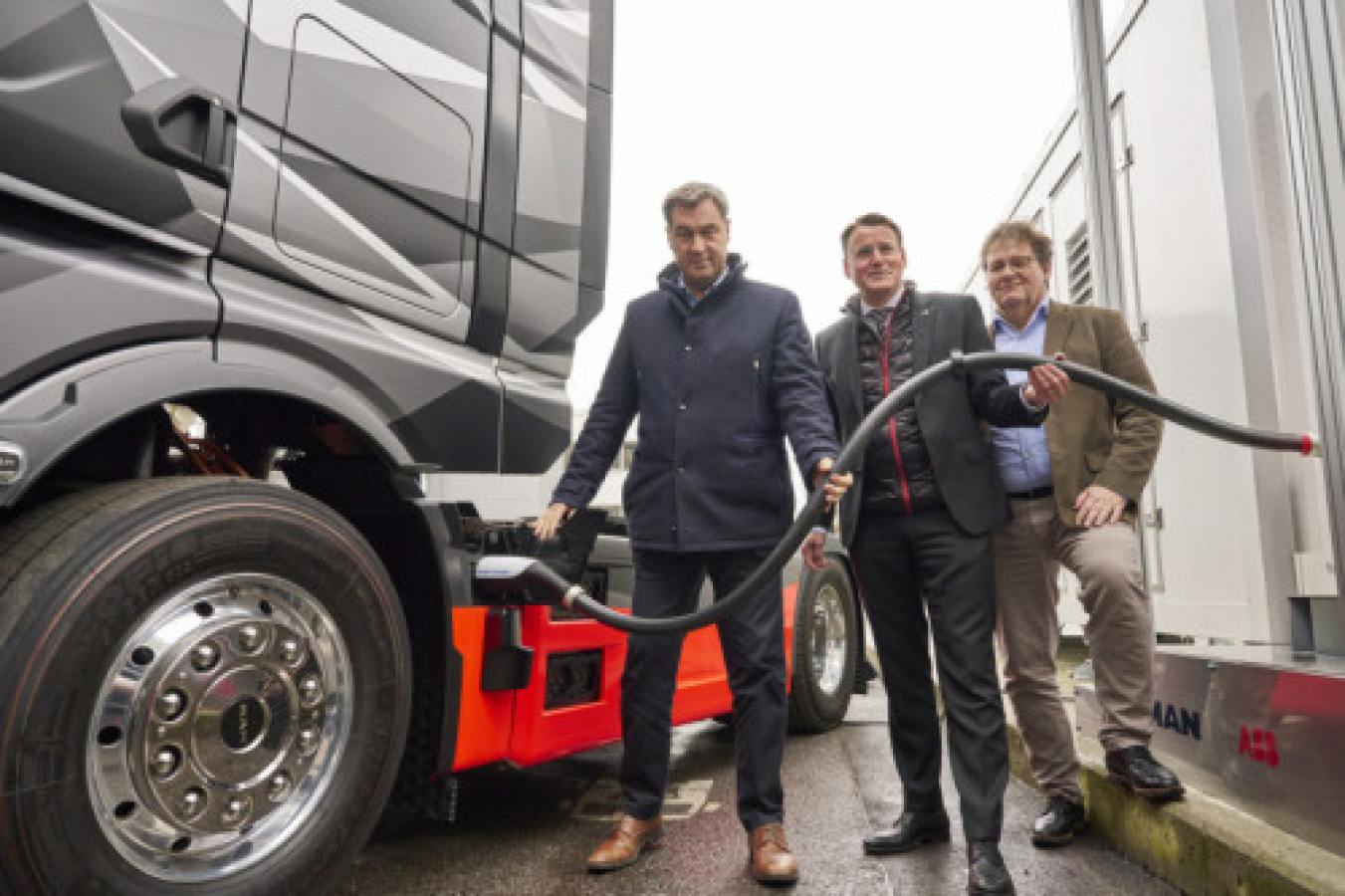 ABB E-mobility und MAN demonstrieren erstmals Megawatt-Charging am eTruck