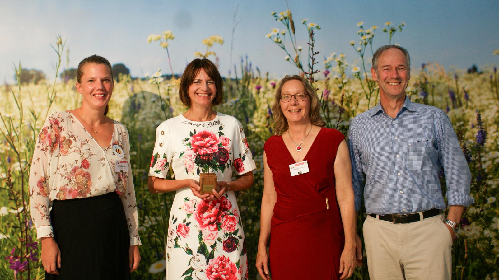 Endlich summt’s! 45 Gruppen für naturnahe Blühoasen bei Deutschland summt!-Pflanzwettbewerb prämiert