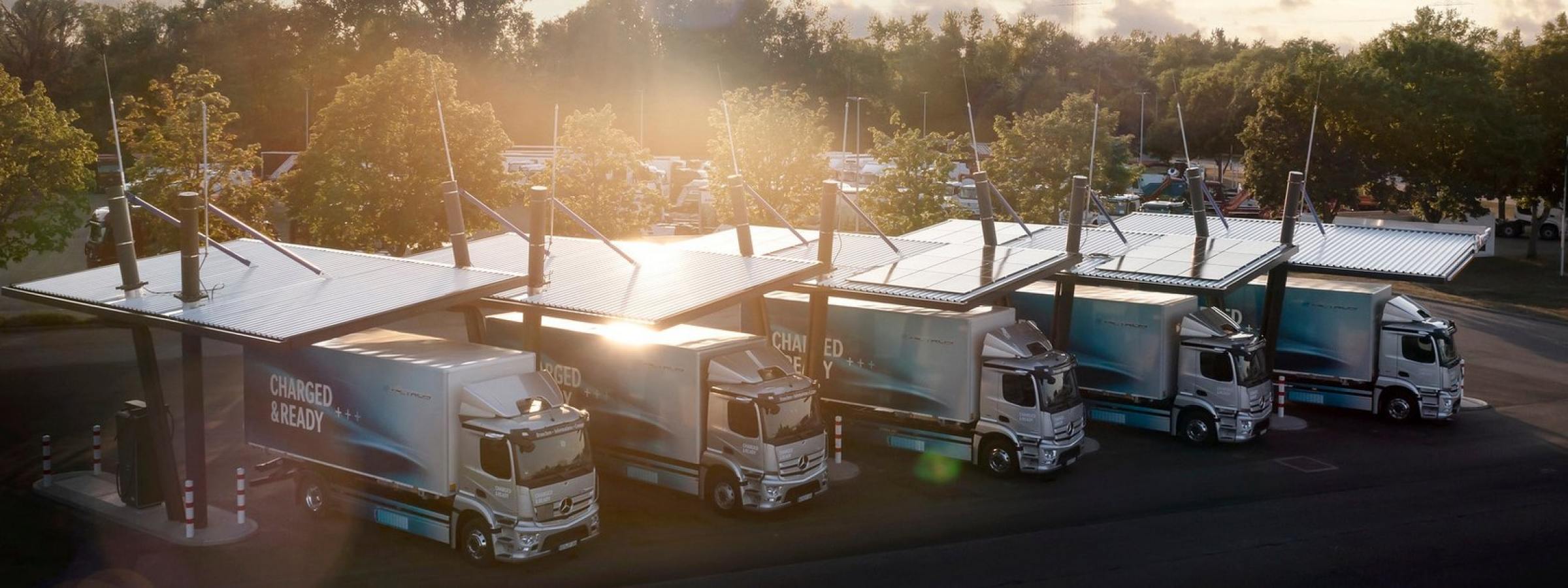 Vernetzt ab der ersten Sekunde: Umfangreiche Service-Lösungen und neue digitale Dienste von Daimler Truck sorgen für einen noch effizienteren Fahrzeugeinsatz