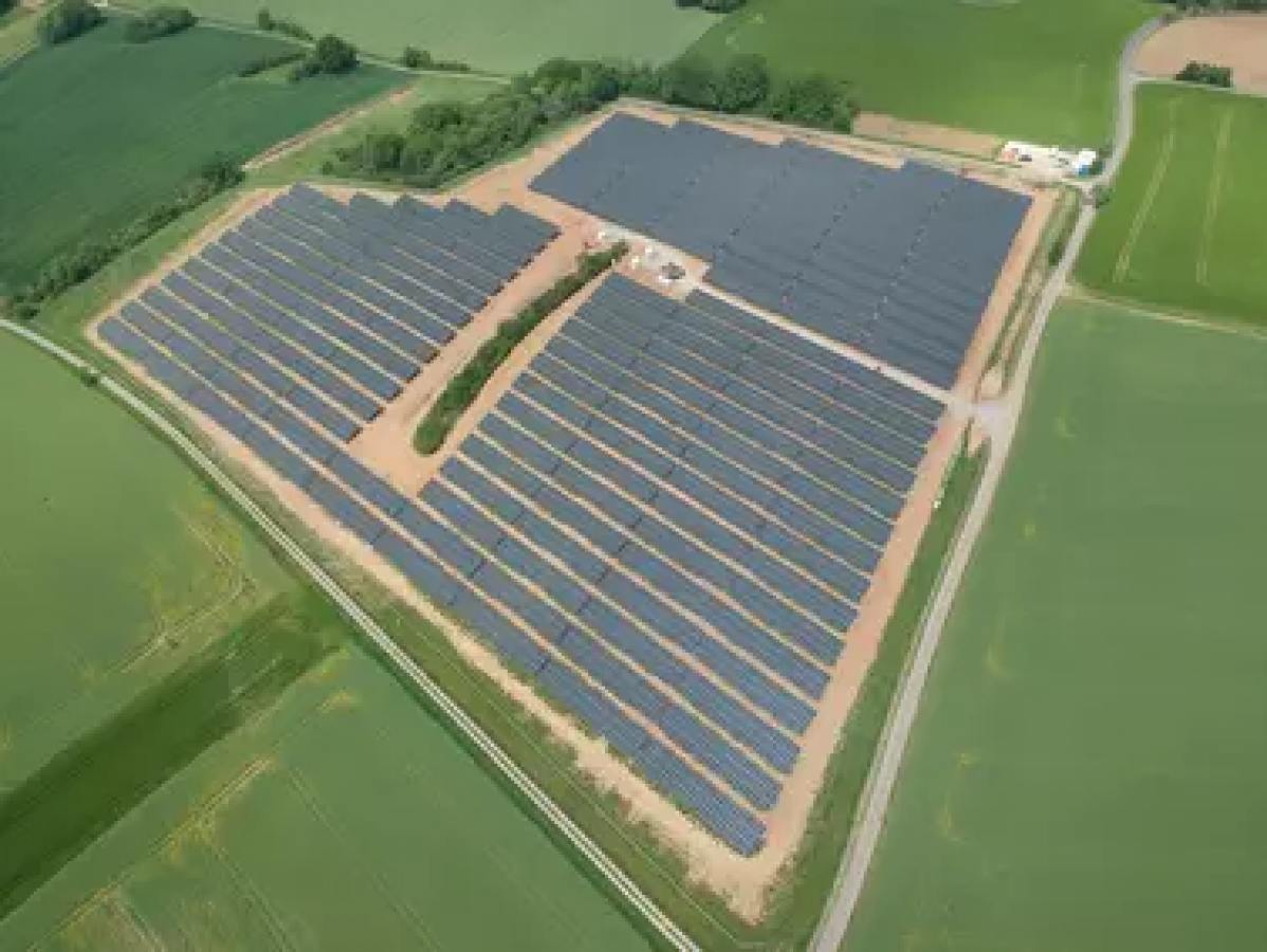 MVV und Juwi nehmen Solarpark Osterburken in Betrieb