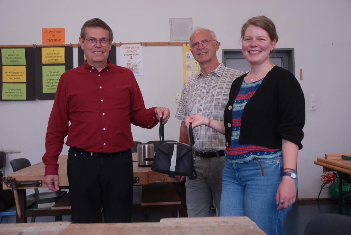 E-Werk Mittelbaden spendet neues Messgerät an Repair Café in Kehl