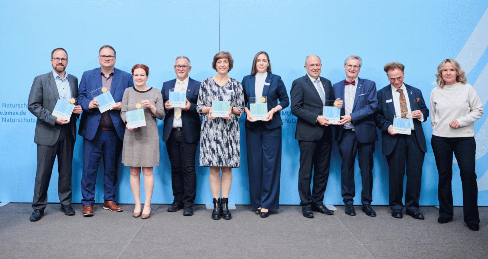 Kommunen und Hochschulen setzen verstärkt auf Recyclingpapier mit dem Blauen Engel