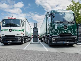 Elektrifizierte Werkslogistik in Wörth: 14 eActros 600 starten mit Sternfahrt auf Fernverkehrsrouten - Image