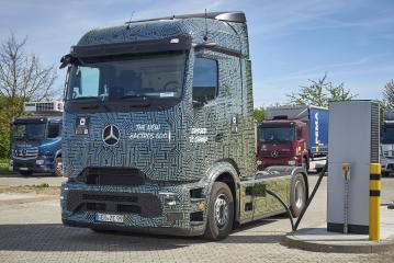 Mercedes-Benz Trucks durchbricht Schallmauer beim elektrischen Laden mit 1.000 Kilowatt Leistung - Image