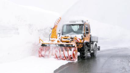 Mit dem Unimog gegen meterhohe Schneewände: