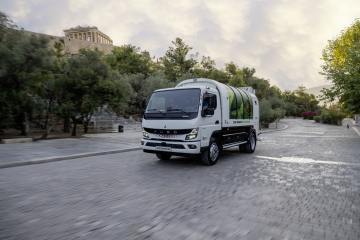 FUSO eCanter räumt auf: 89 batterieelektrische Lkw sammeln Abfall in Athen und Thessaloniki