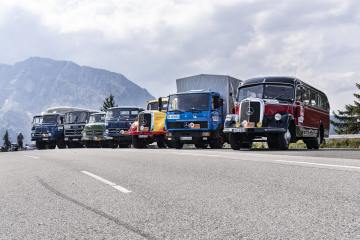 Jubiläumstour: Acht Lkw- und Bus-Legenden von Mercedes-Benz und Setra bei der 20. Deutschlandfahrt für historische Nutzfahrzeuge