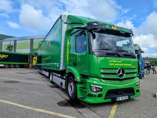 Alles im Zeichen der 100: 100 Jahre Mercedes-Benz Lkw bei karldischinger logistikdienstleister – Letter of Intent über 100 Null-Emissions-Lkw unterzeichnet